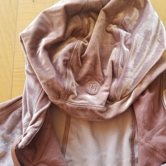 SOLD Lululemon Rare Hooded Define - Picture 4 of 9